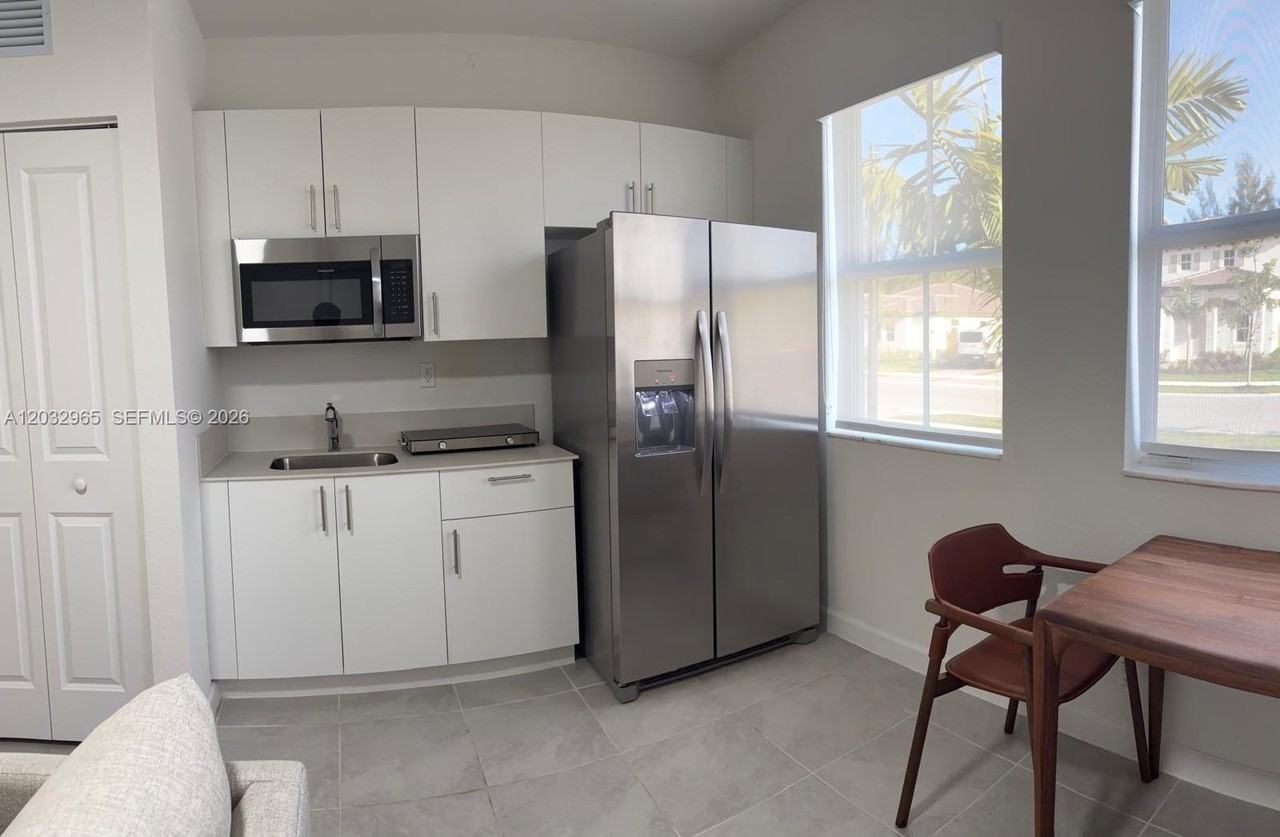 2225 Se 30th St #2225 - Photo 4 of 11