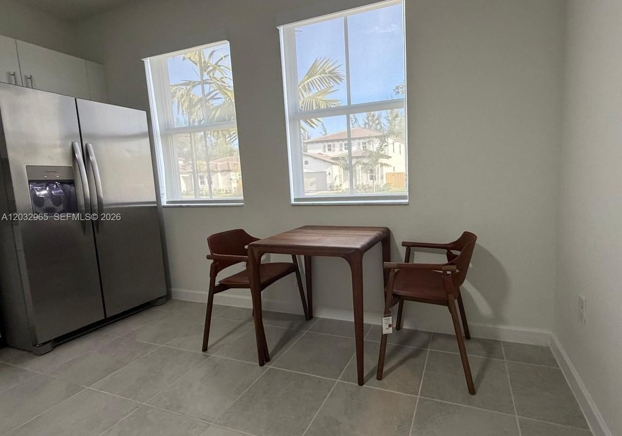 2225 Se 30th St #2225 - Photo 5 of 11