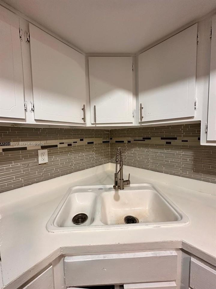 5540 Sw 38th Ct #0 - Photo 2 of 8