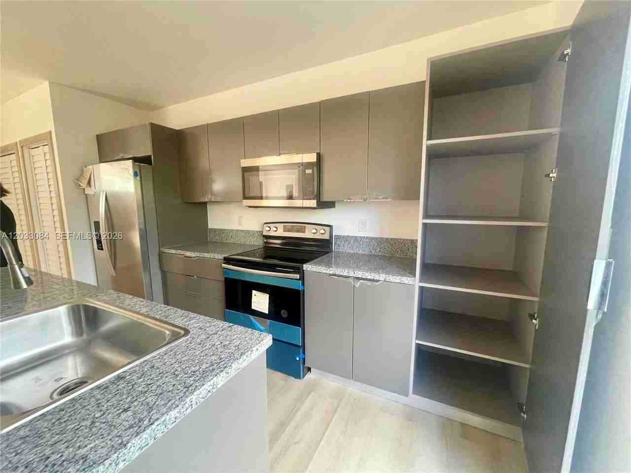 957 Nw 10th St #2 - Photo 7 of 17