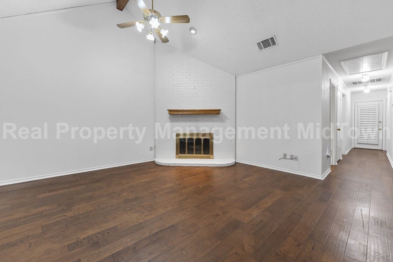 621 Windgate Ct - Photo 3 of 22