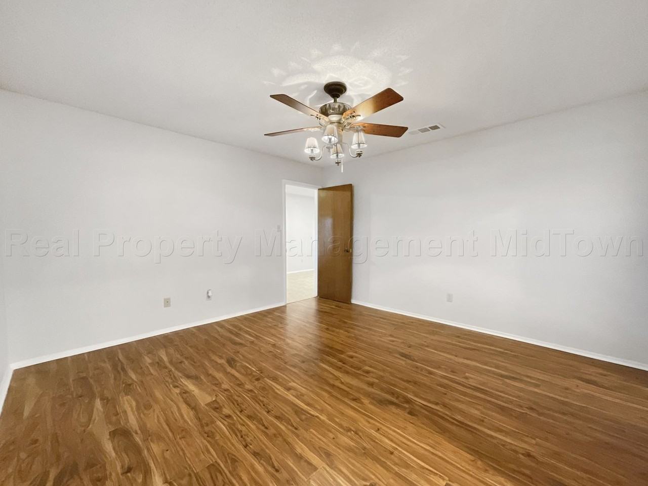 841 S Atkerson Ln - Photo 4 of 42