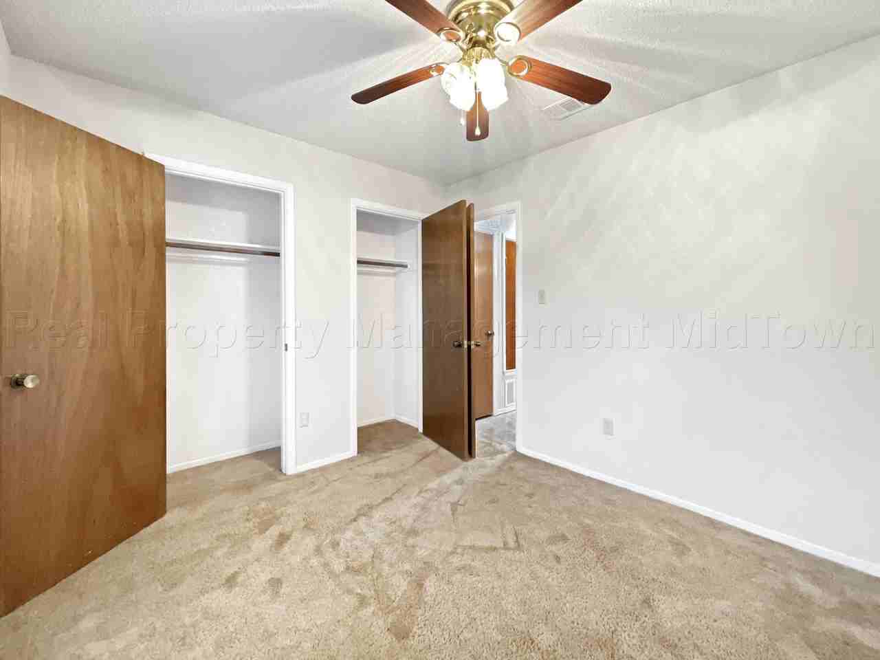 841 S Atkerson Ln - Photo 2 of 37