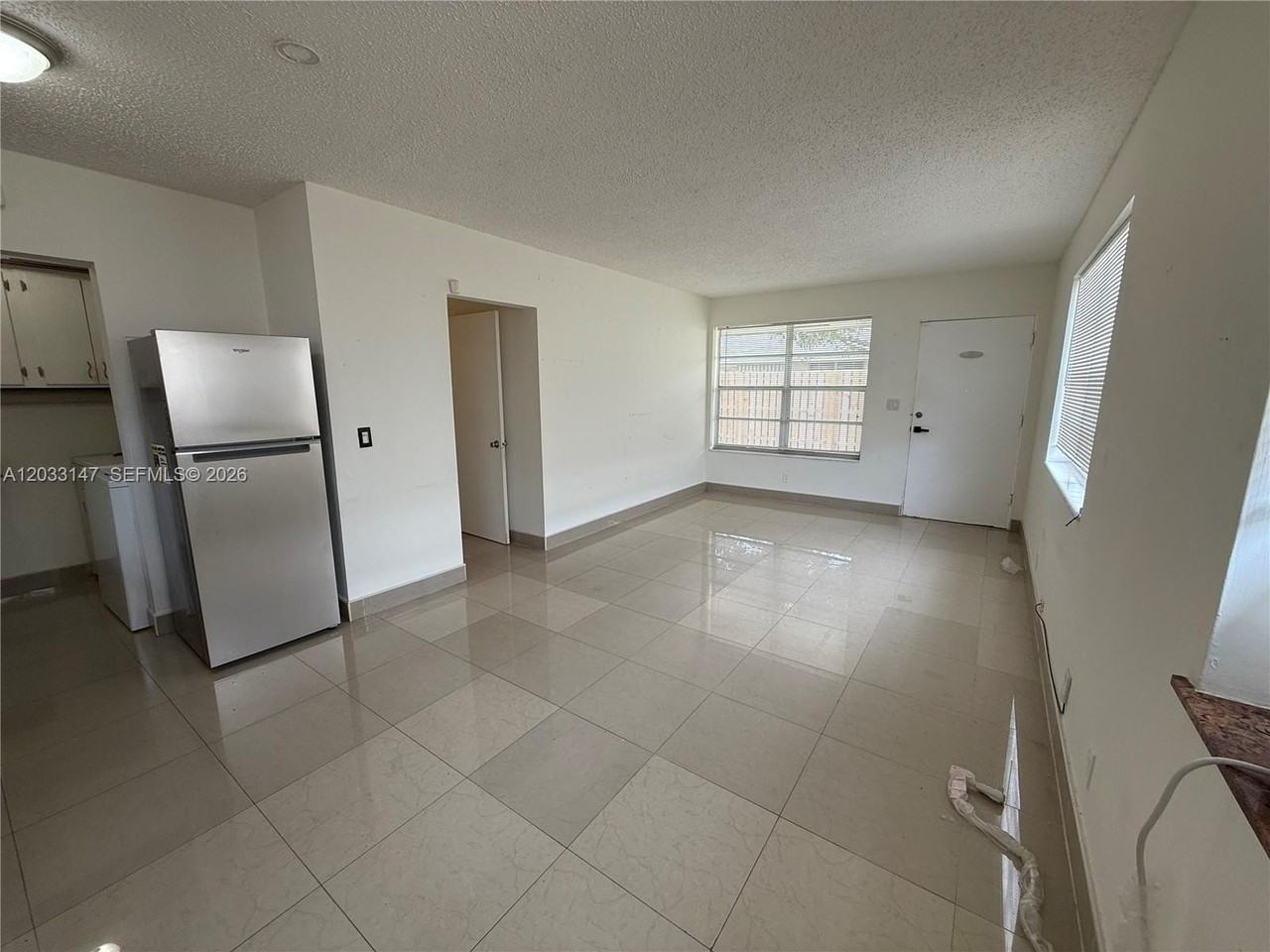 883 Ne 40th St #N - Photo 2 of 9