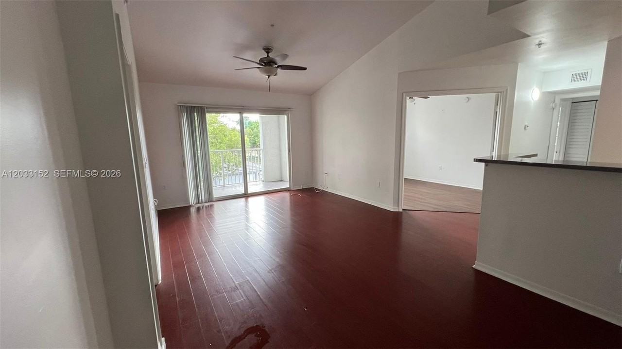 711 Sw 111th Way #301 - Photo 4 of 20