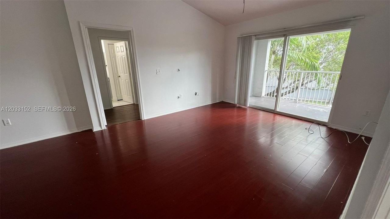 711 Sw 111th Way #301 - Photo 5 of 20