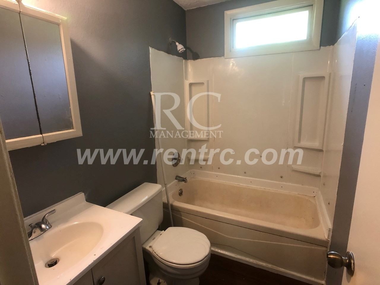 903 Southmoor Dr - Photo 4 of 17