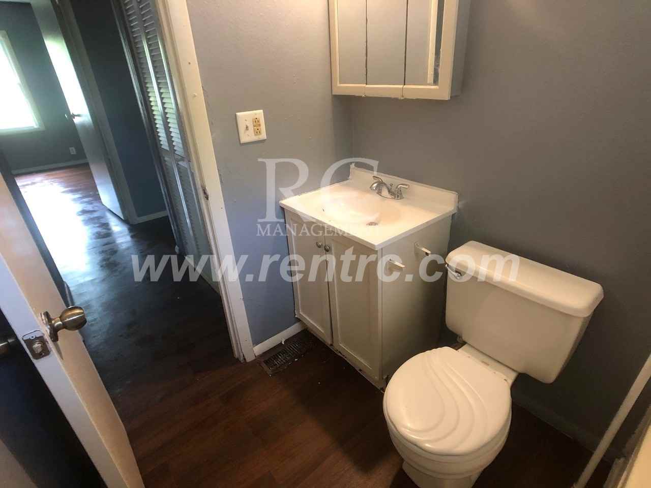 903 Southmoor Dr - Photo 5 of 17