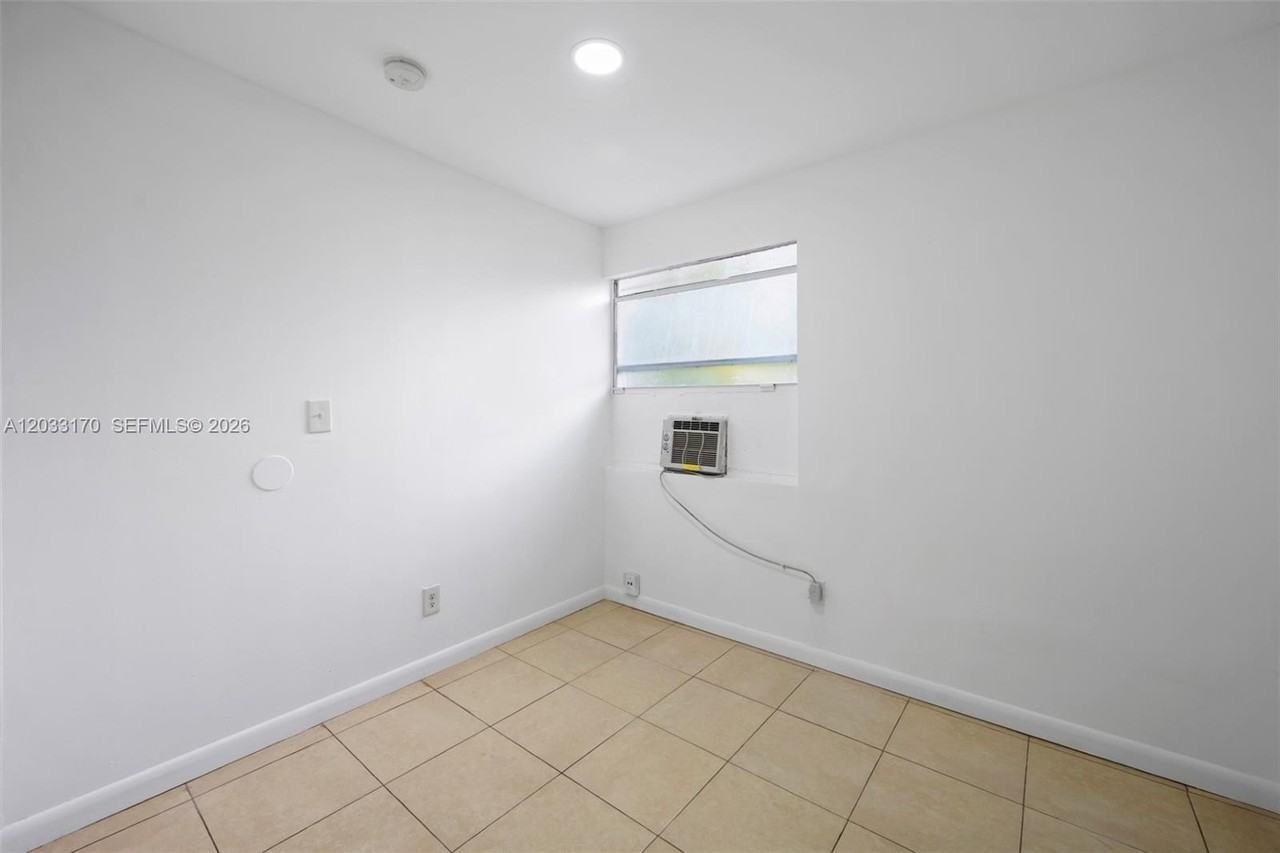 348 Ne 58th St #1 - Photo 4 of 6