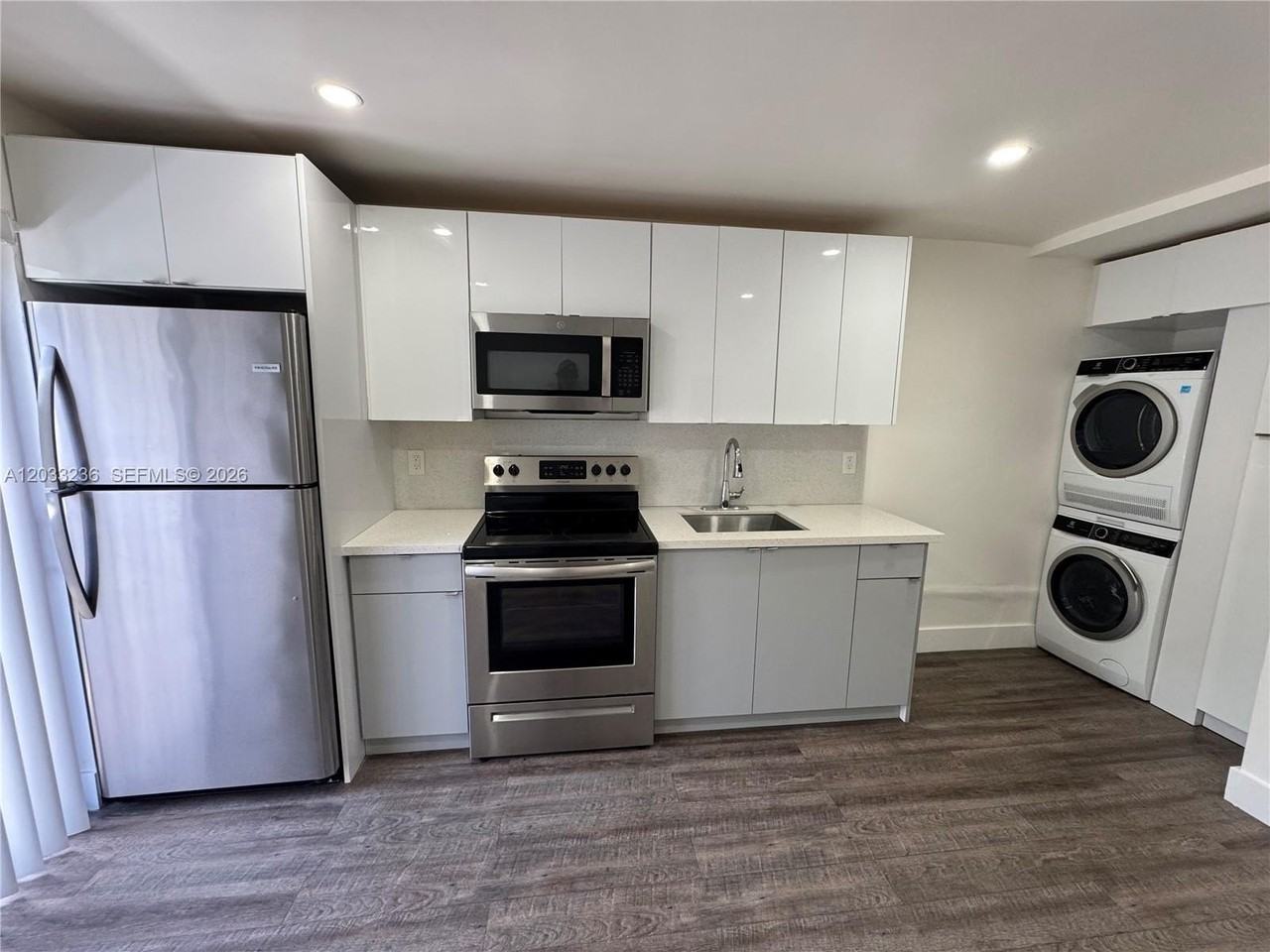 3011 Sw 1st Ave #6 - Photo 2 of 29