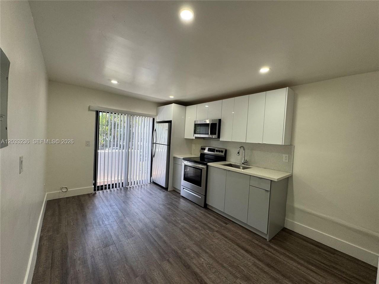 3011 Sw 1st Ave #6 - Photo 3 of 29