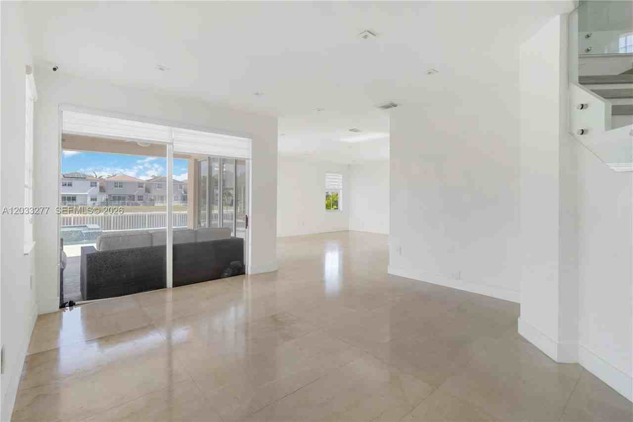 8551 Nw 110th Ave #8551 - Photo 6 of 33