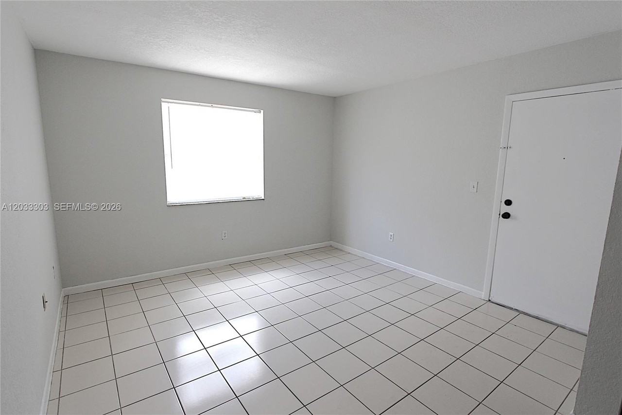 656 Nw 114th Ave #103 - Photo 3 of 22