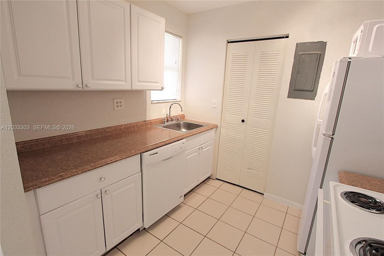 656 Nw 114th Ave #103 - Photo 7 of 22