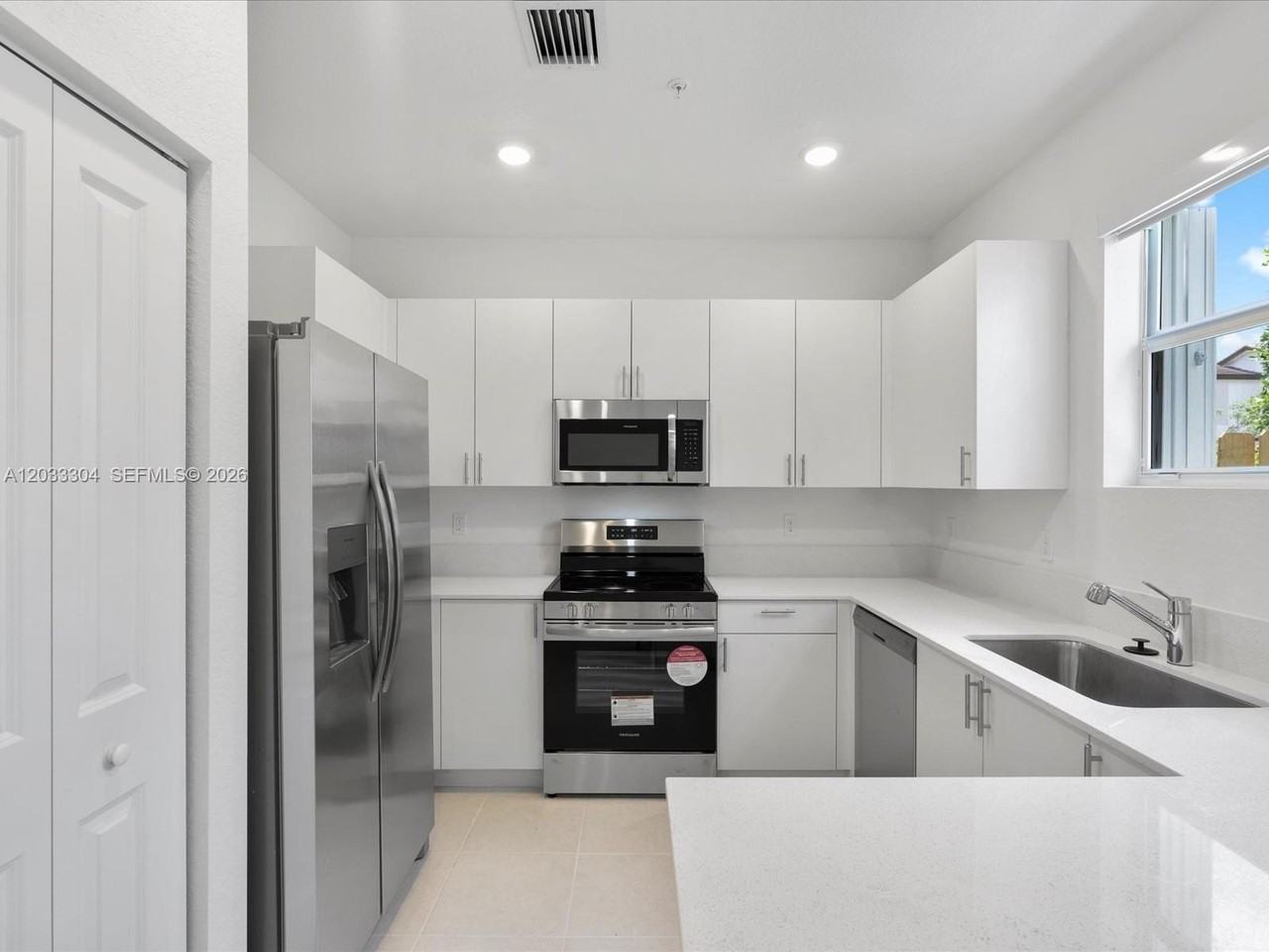 106 Sw 184th Pl #106 - Photo 5 of 34