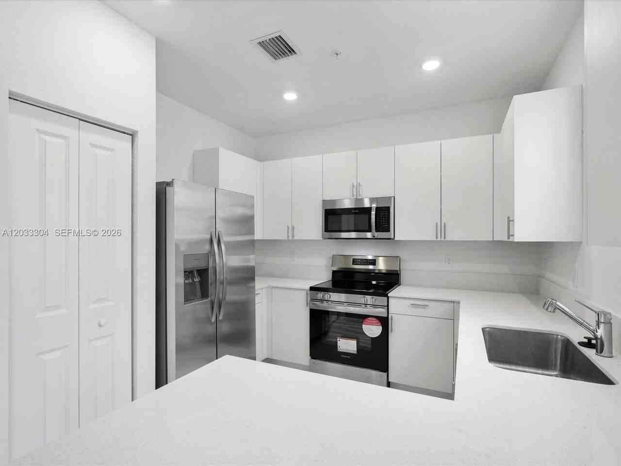 106 Sw 184th Pl #106 - Photo 7 of 34