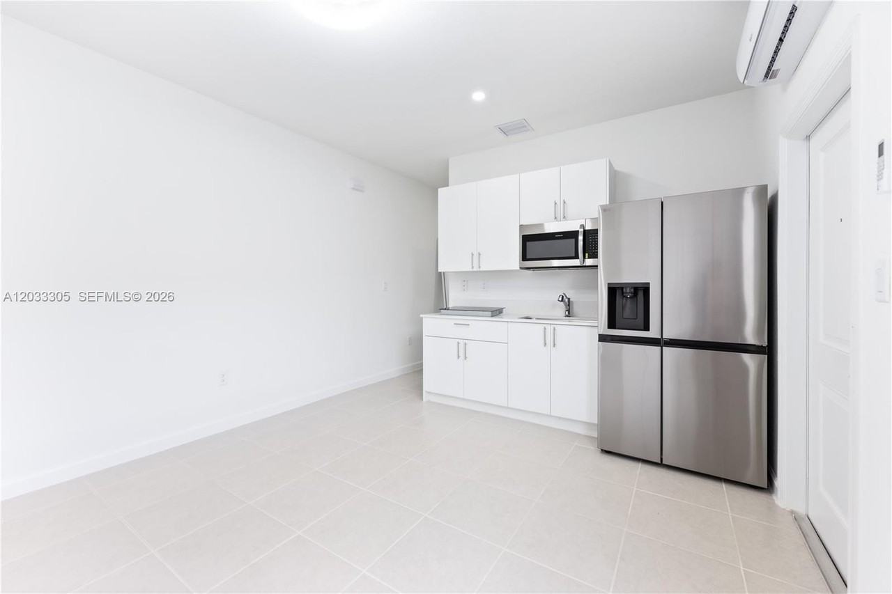 18690 Sw 136th Ct #3 - Photo 3 of 10
