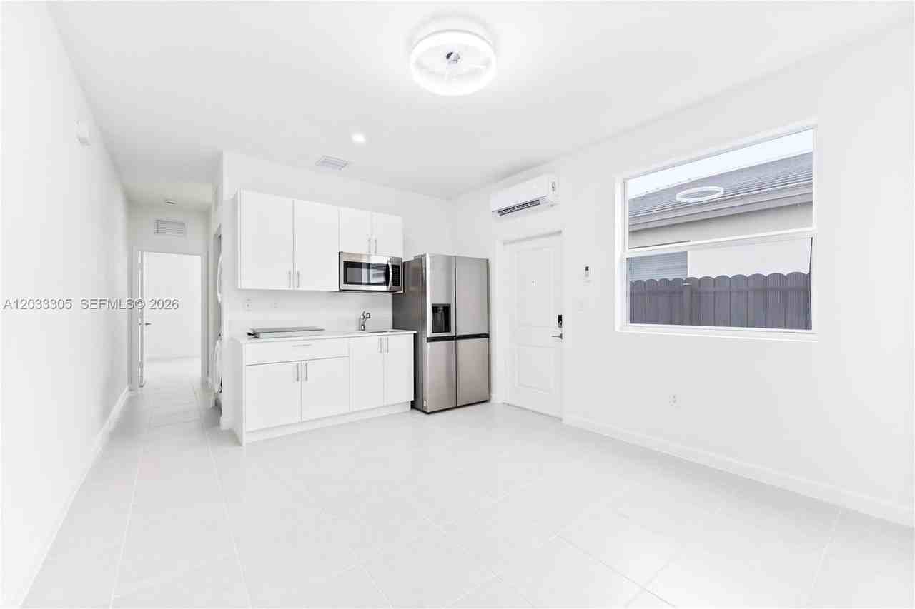 18690 Sw 136th Ct #3 - Photo 4 of 10