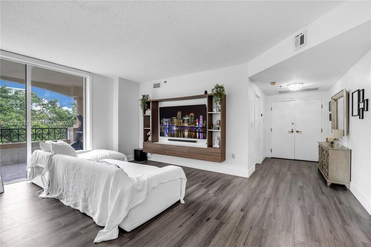 1834 Brickell Ave #33