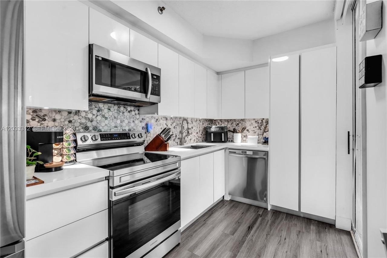 1834 Brickell Ave #33 - Photo 4 of 29