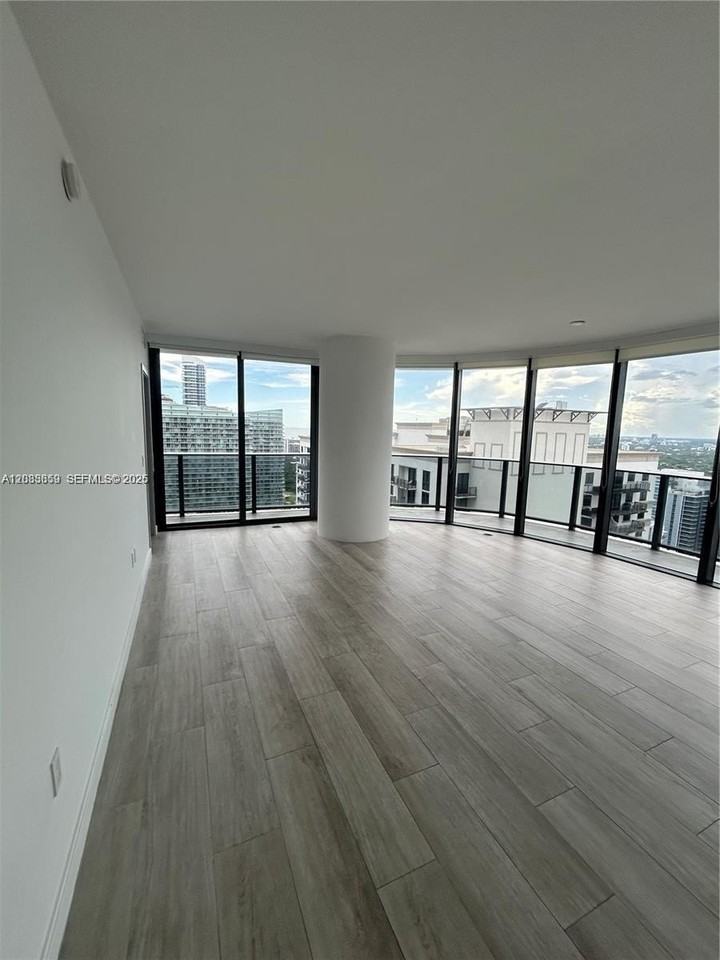 55 Sw 9th St #3506