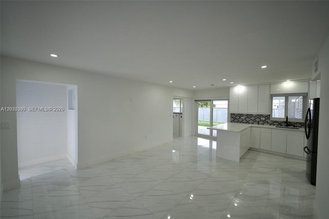 10381 Sw 32nd St #10381 - Photo 4 of 27