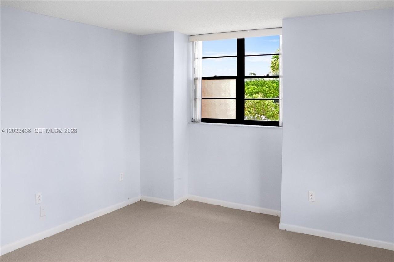 10425 Sw 112th Ave #204 - Photo 2 of 28