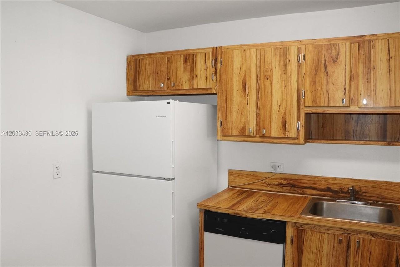 10425 Sw 112th Ave #204 - Photo 5 of 28