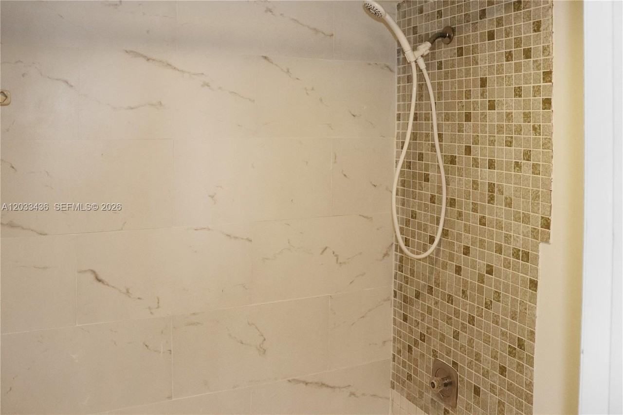 10425 Sw 112th Ave #204 - Photo 6 of 28