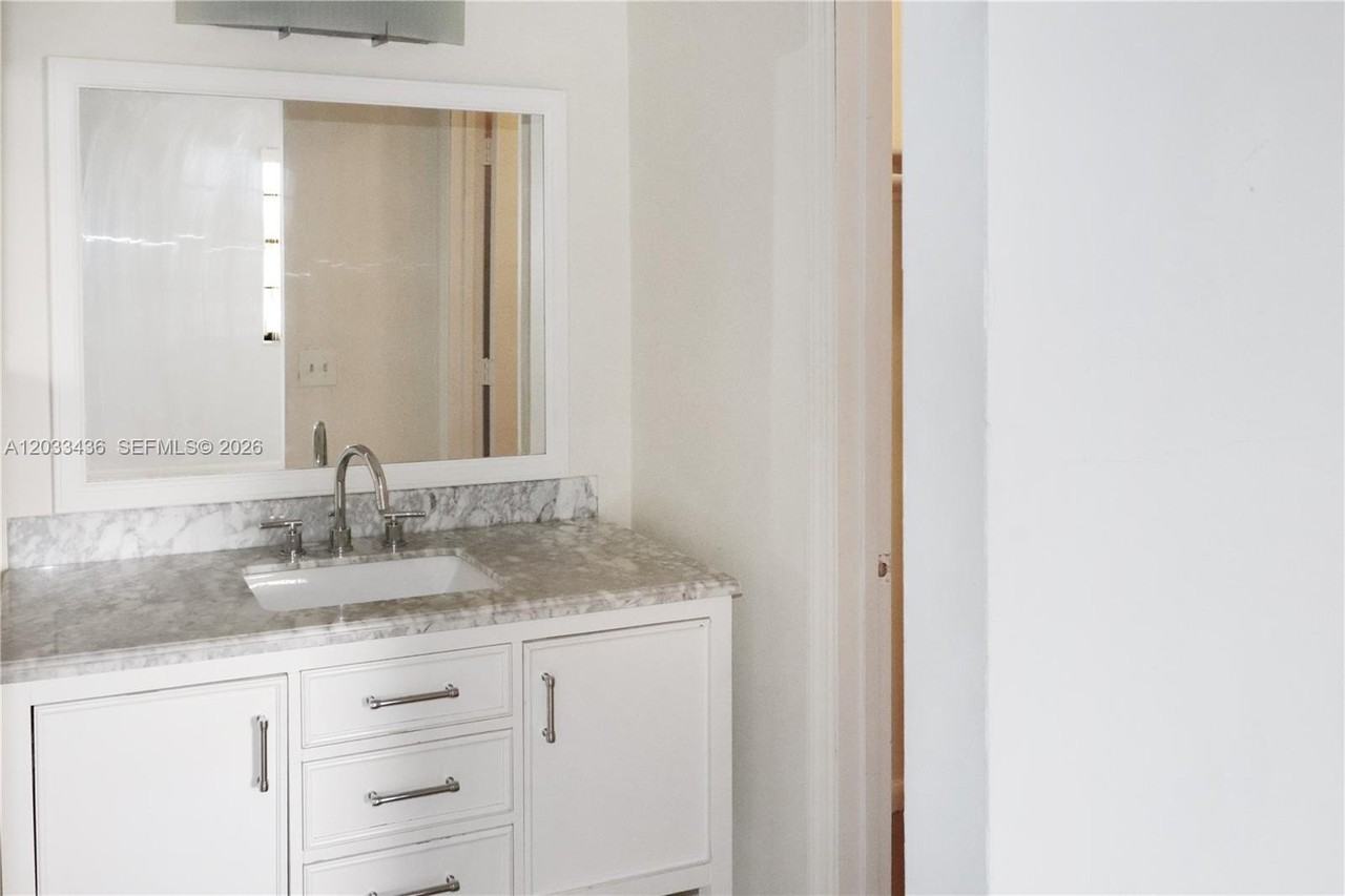 10425 Sw 112th Ave #204 - Photo 7 of 28