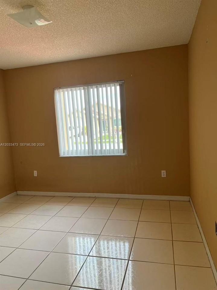 15935 Sw 81st Ter - Photo 4 of 13