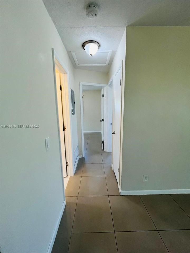 2500 Nw 9th Ln #1 - Photo 3 of 20