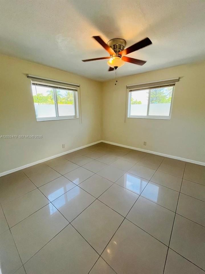 2500 Nw 9th Ln #1 - Photo 4 of 20