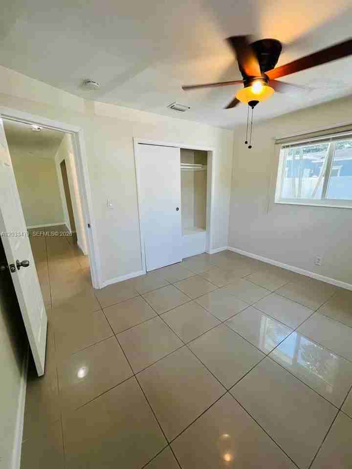 2500 Nw 9th Ln #1 - Photo 5 of 20