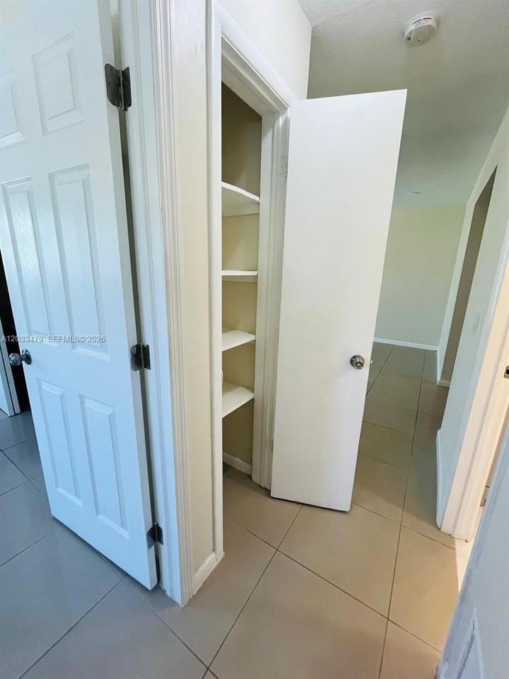 2500 Nw 9th Ln #1 - Photo 6 of 20