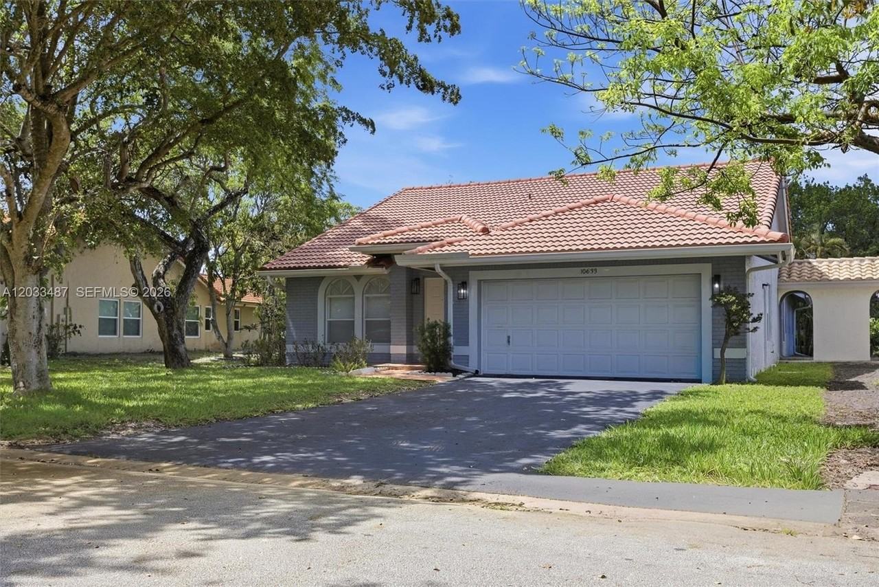 10633 Nw 32nd Ct - Photo 2 of 33