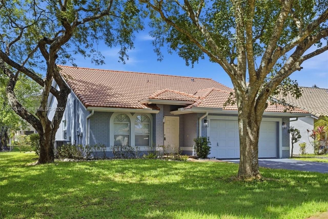 10633 Nw 32nd Ct - Photo 3 of 33