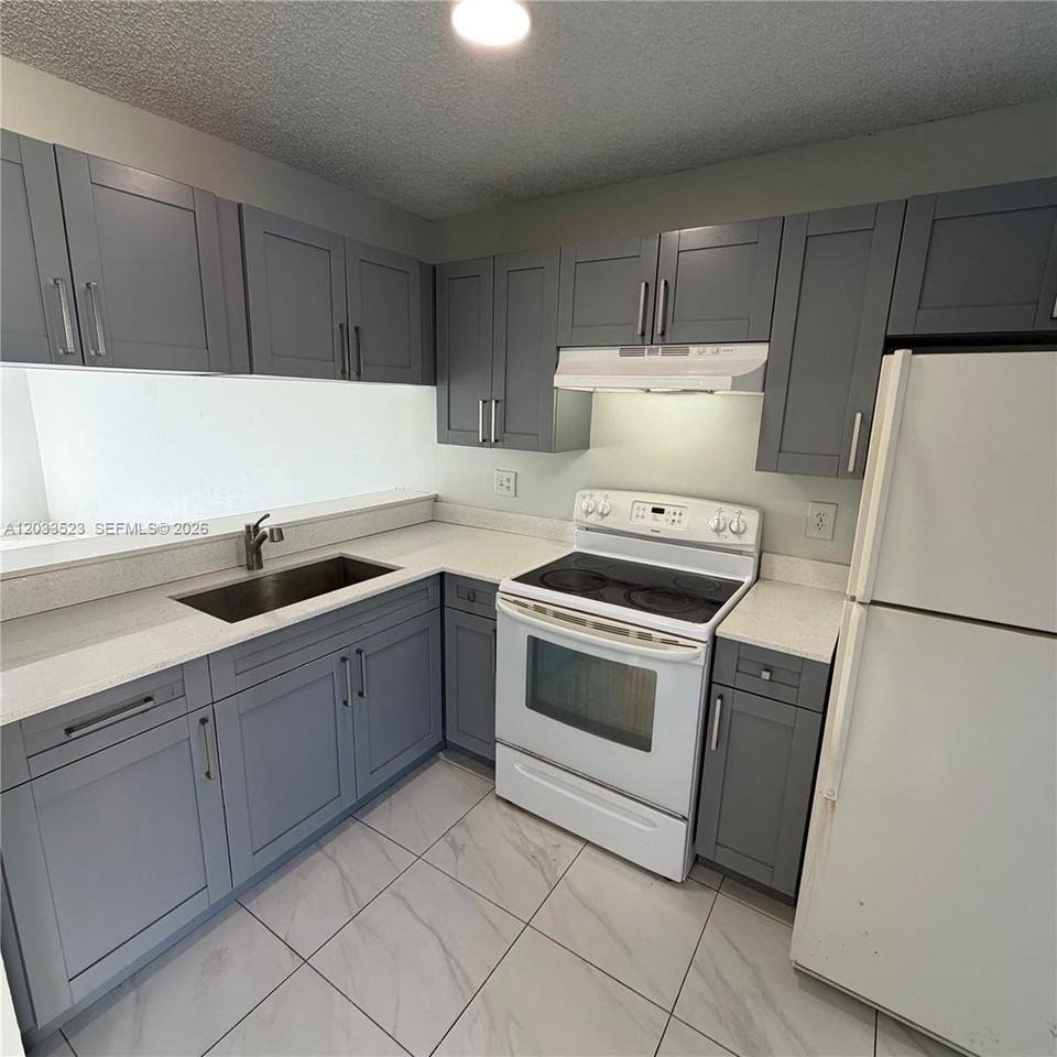 4016 Lakeside Dr #4016 - Photo 3 of 10