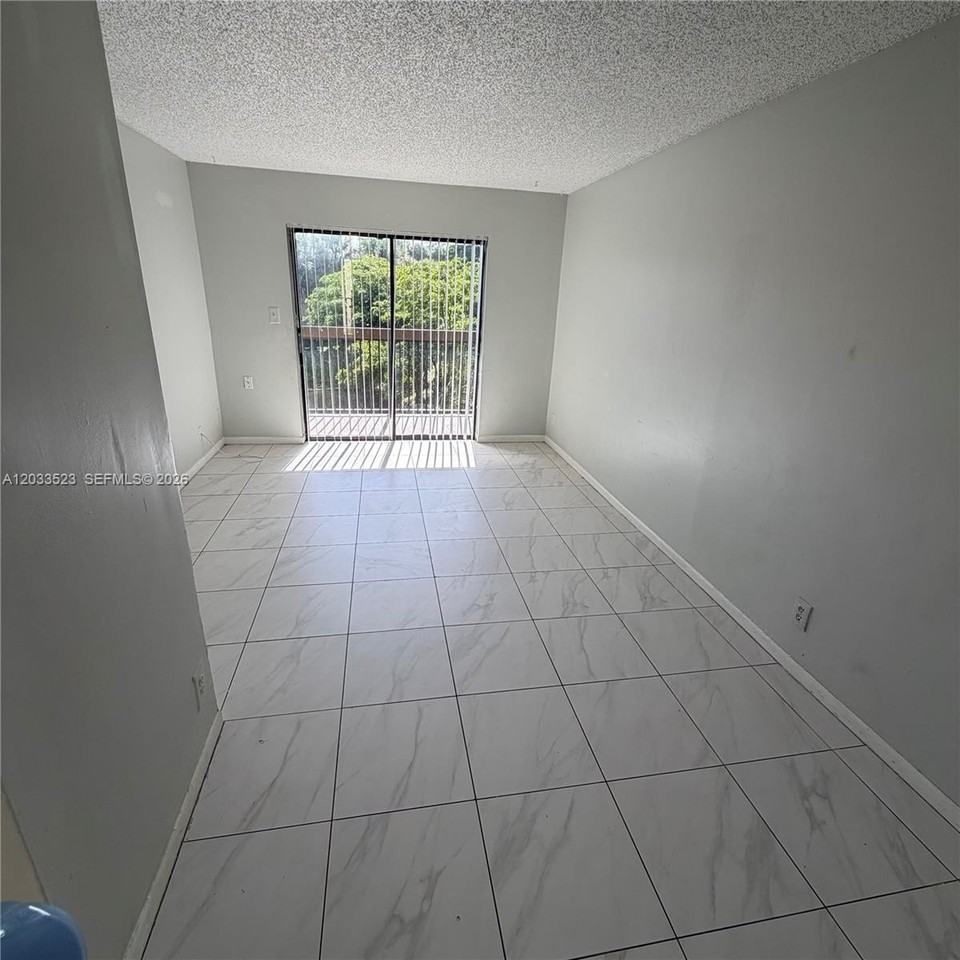 4016 Lakeside Dr #4016 - Photo 4 of 10