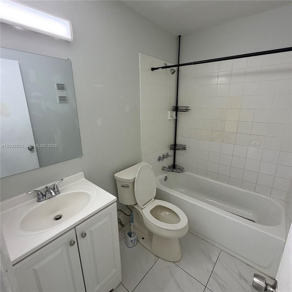4016 Lakeside Dr #4016 - Photo 6 of 10