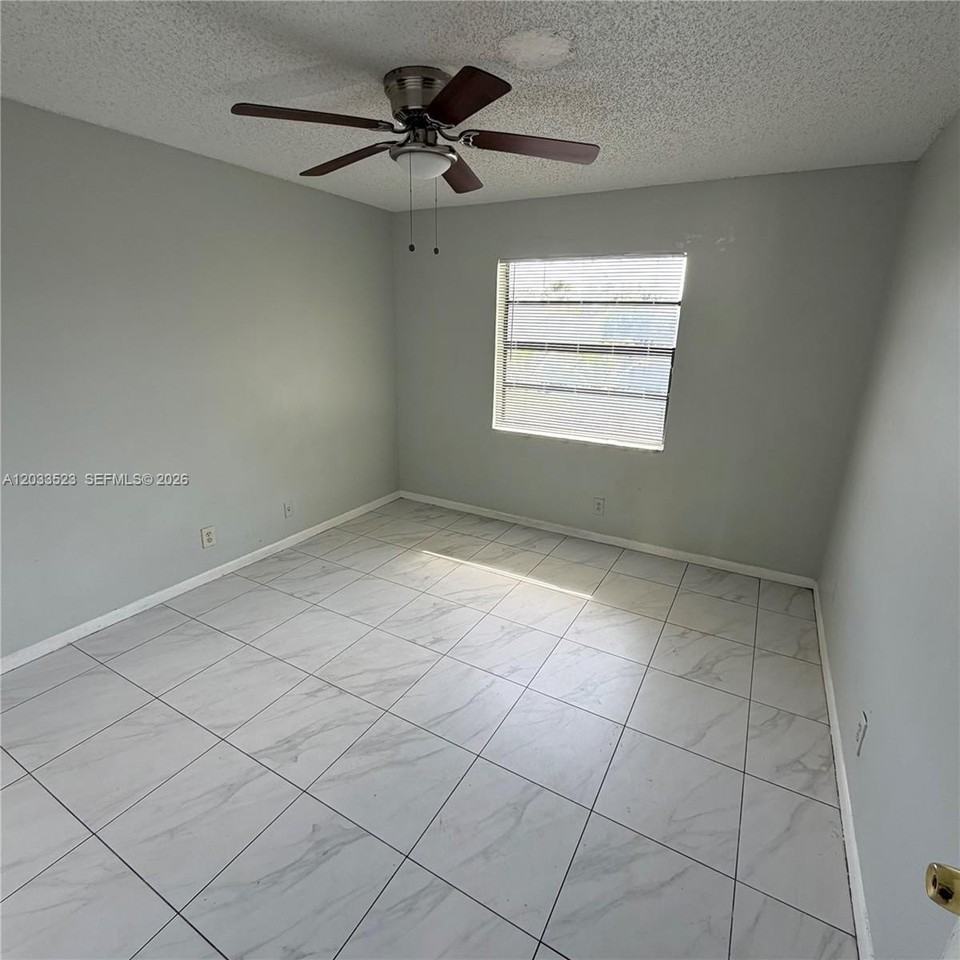 4016 Lakeside Dr #4016 - Photo 7 of 10