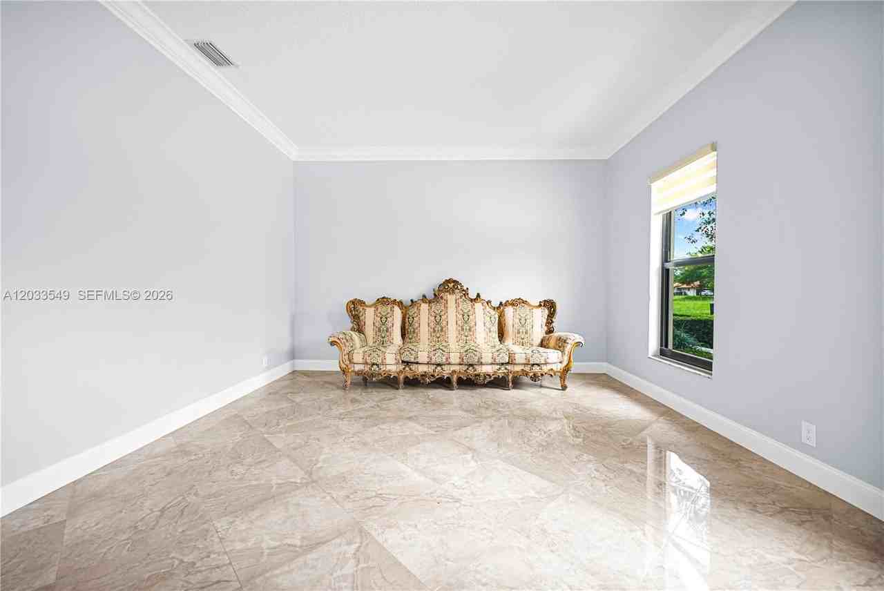 1067 Sw 92nd Ave #1067 - Photo 5 of 50