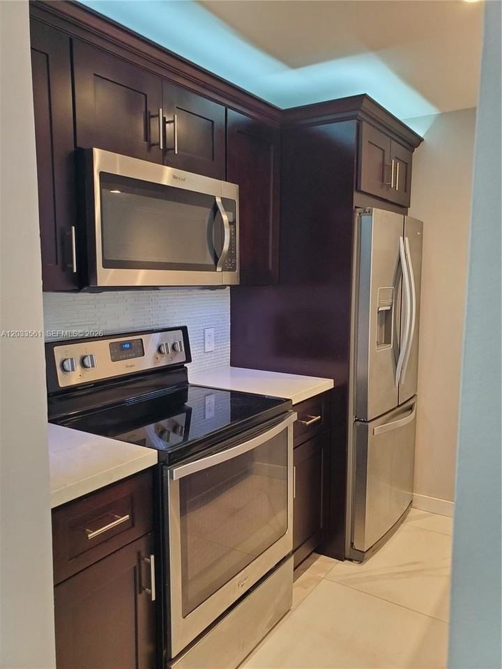 8160 Geneva Ct #303