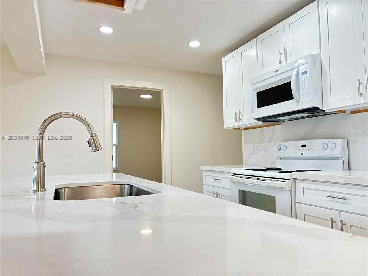 1221 Nw 44th St - Photo 4 of 37