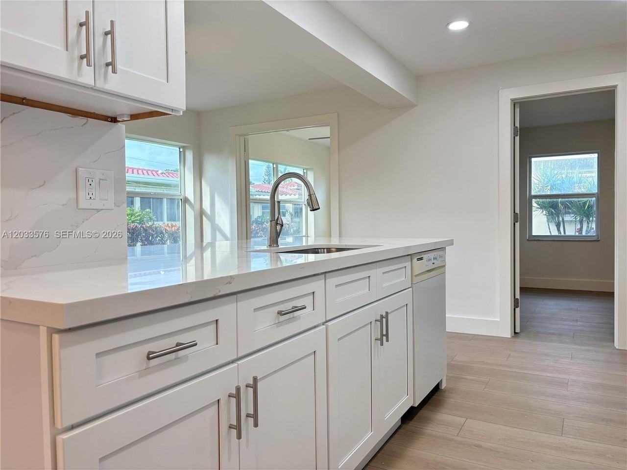 1221 Nw 44th St - Photo 5 of 37
