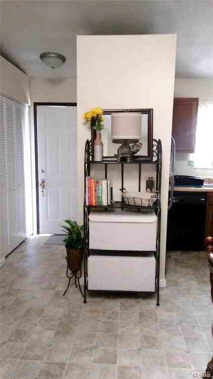 109 Ashley Dr - Photo 4 of 15