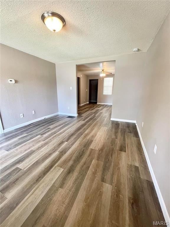 2717 Lincoln Ave - Photo 3 of 8