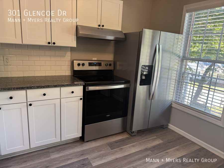 301 Glencoe Dr - Photo 5 of 20