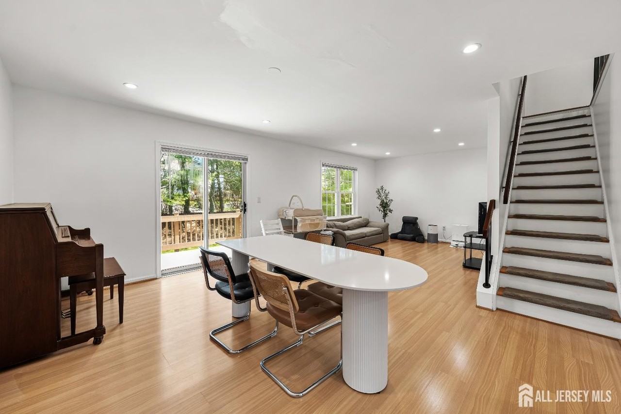 5 Hawthorn Dr - Photo 2 of 28