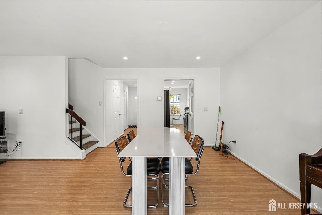 5 Hawthorn Dr - Photo 3 of 28